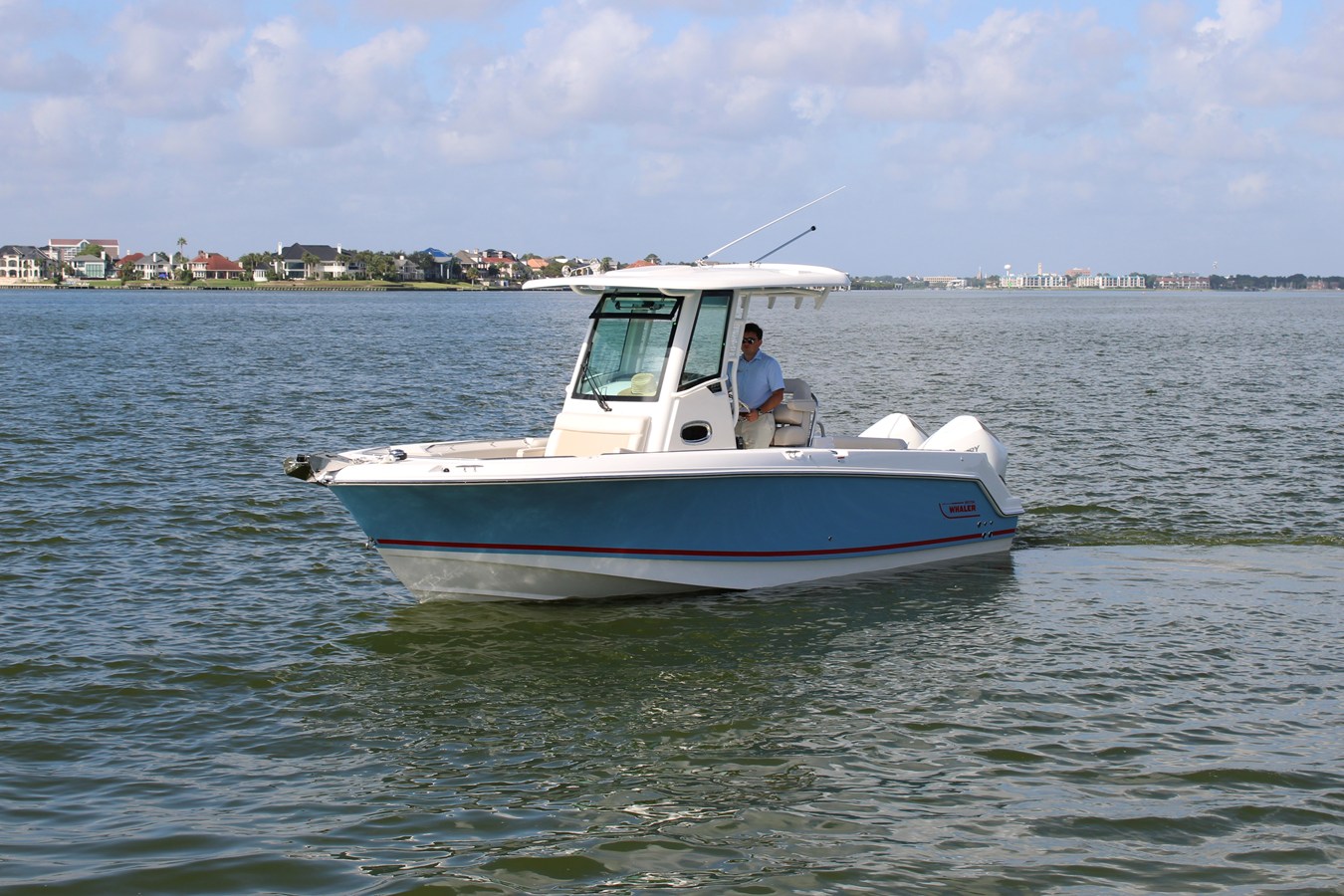 2027 Boston Whaler 250 Outrage 8