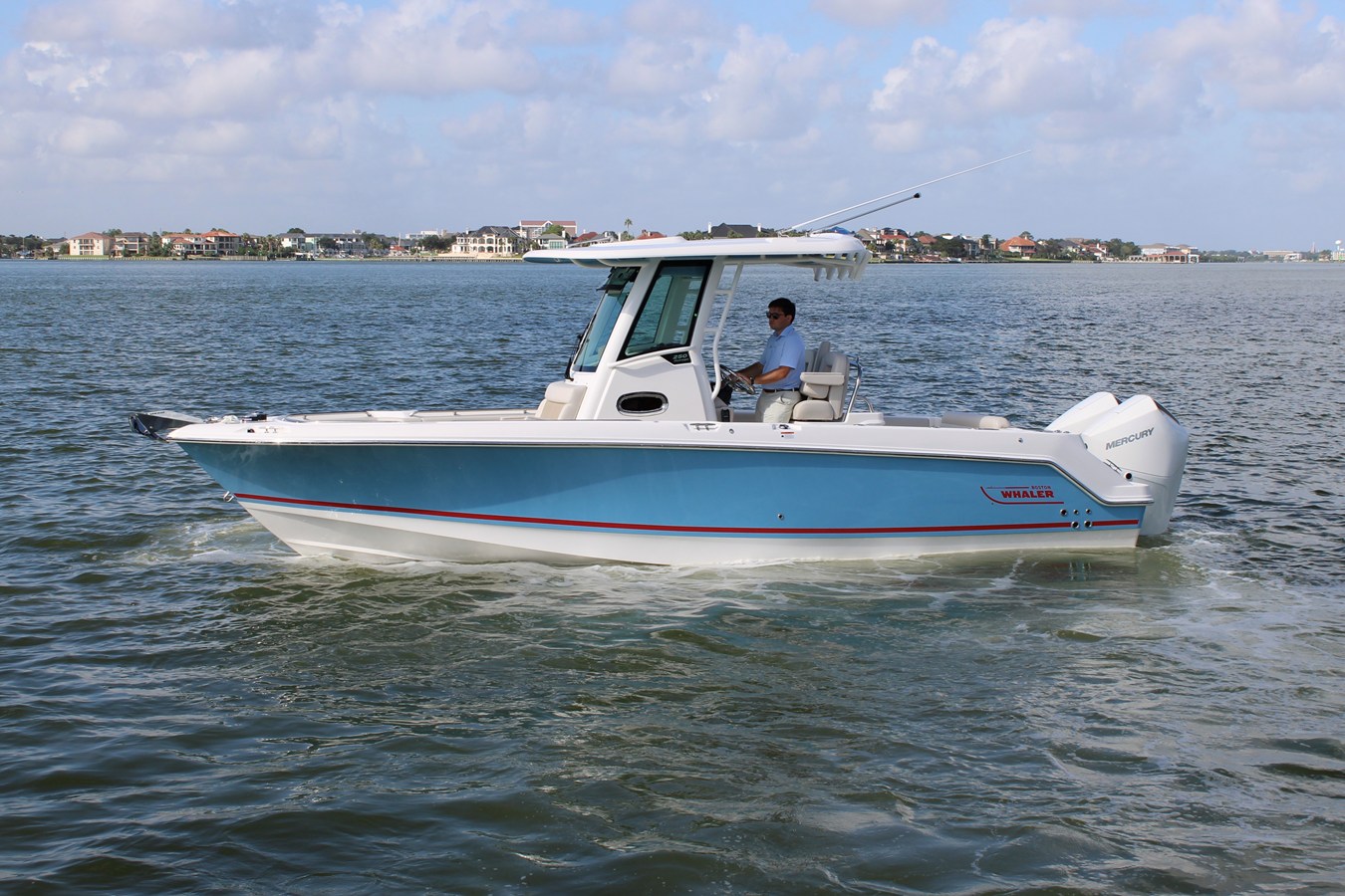 2027 Boston Whaler 250 Outrage 9