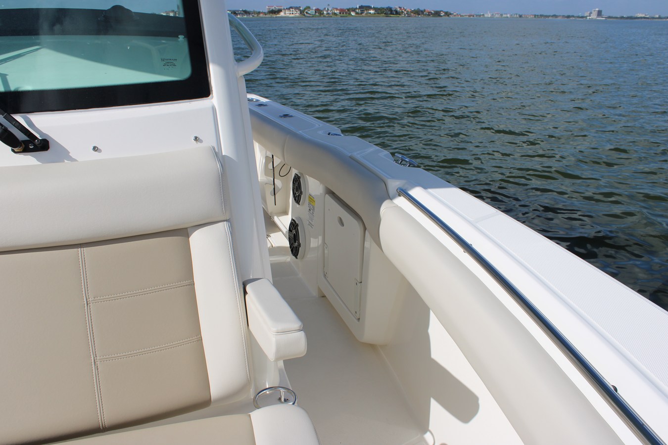 2027 Boston Whaler 250 Outrage 13