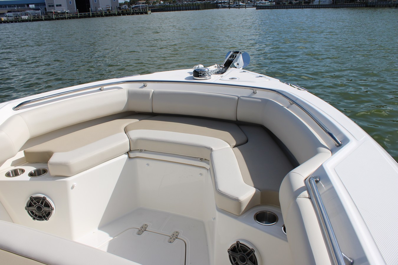 2027 Boston Whaler 250 Outrage 23