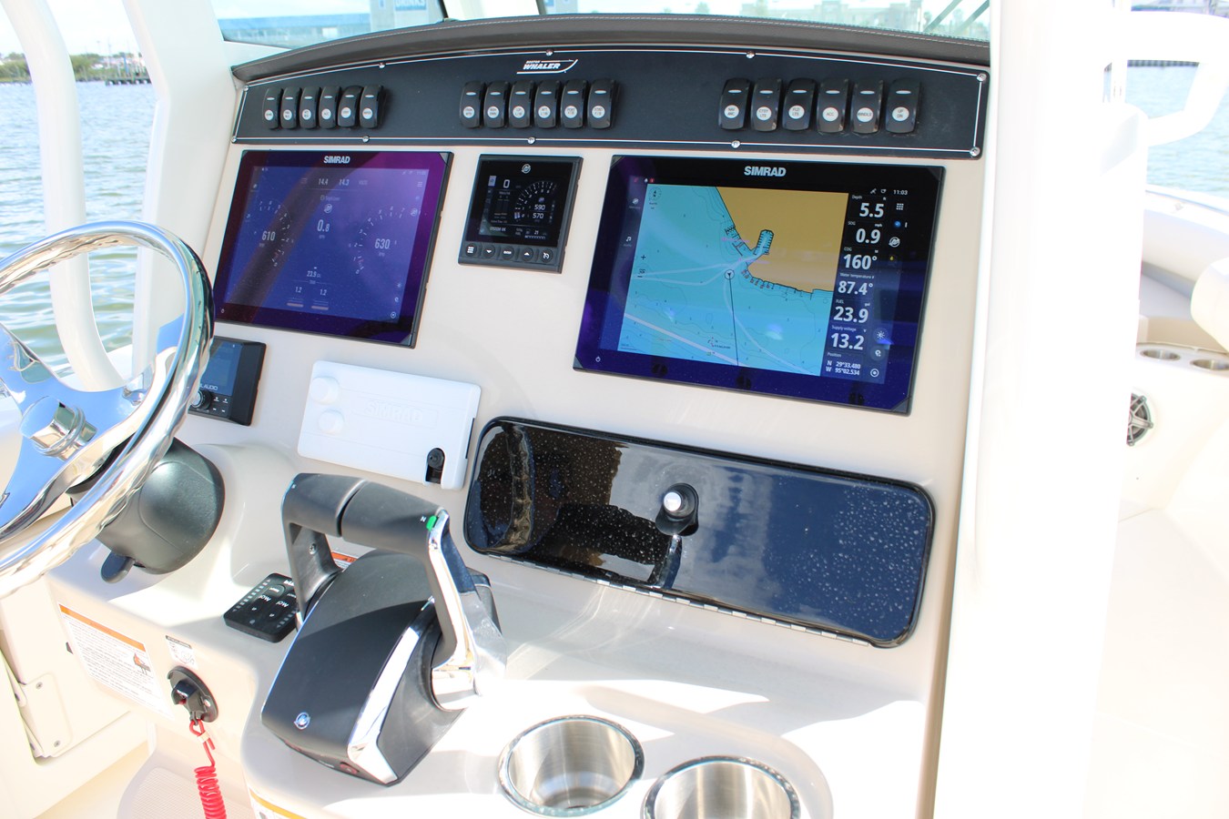2027 Boston Whaler 250 Outrage 24