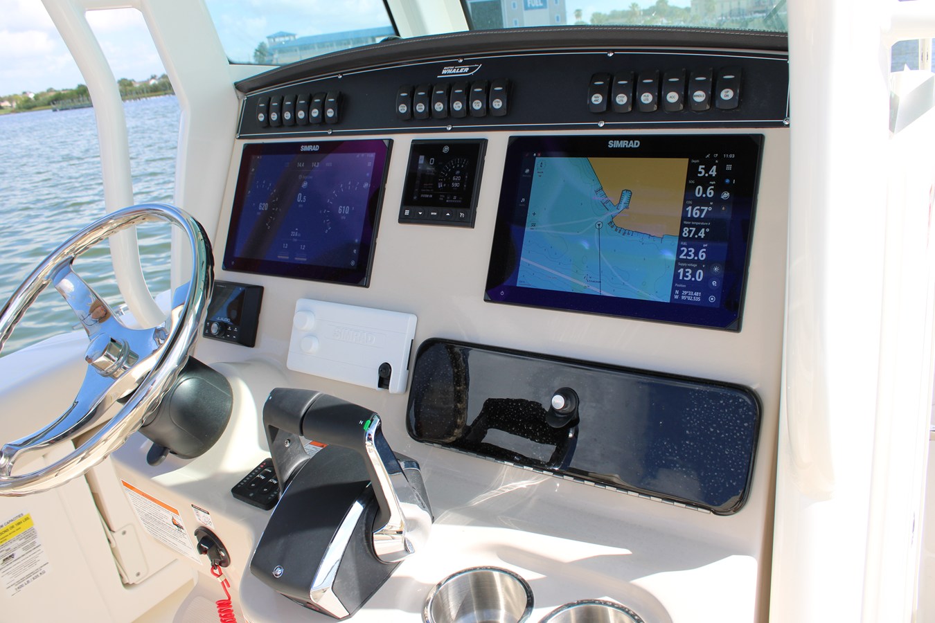 2027 Boston Whaler 250 Outrage 25