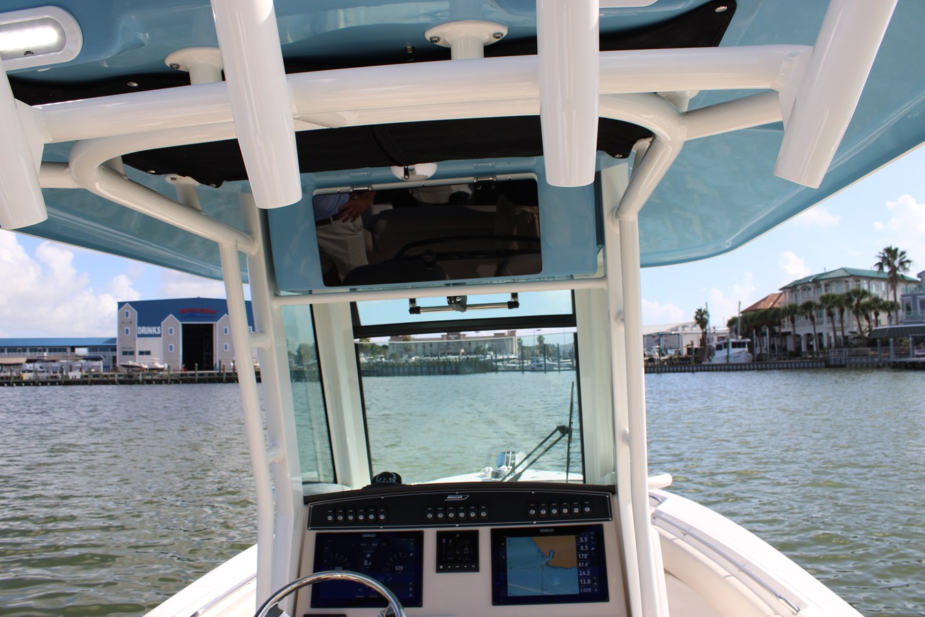 2027 Boston Whaler 250 Outrage 27
