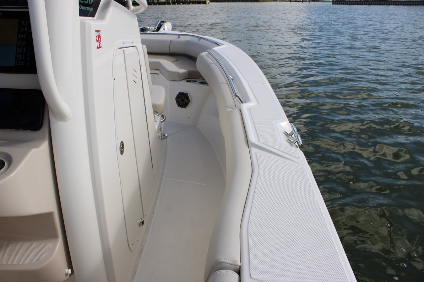2027 Boston Whaler 250 Outrage 30