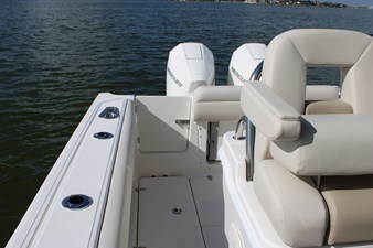 2027 Boston Whaler 250 Outrage 11