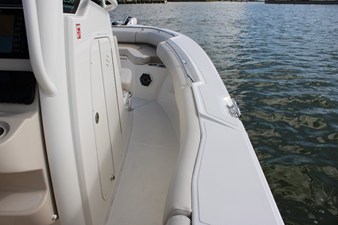 2027 Boston Whaler 250 Outrage 30