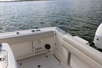 2027 Boston Whaler 250 Outrage 32