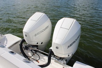 2027 Boston Whaler 250 Outrage 34