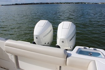 2027 Boston Whaler 250 Outrage 35