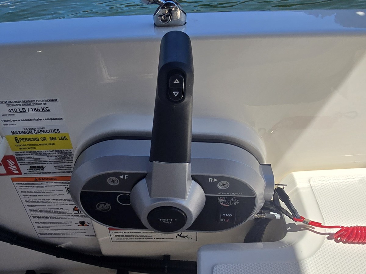 2026 Boston Whaler 160 Super Sport 14