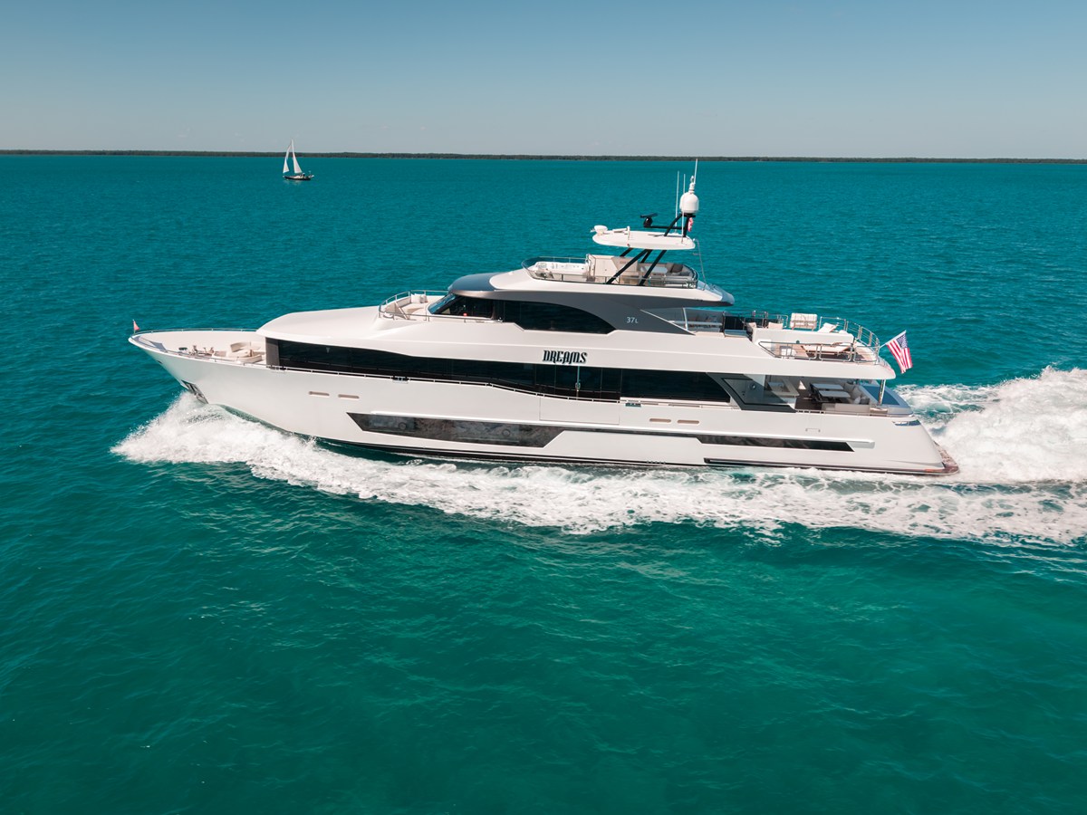 2022 Ocean Alexander 37L 4