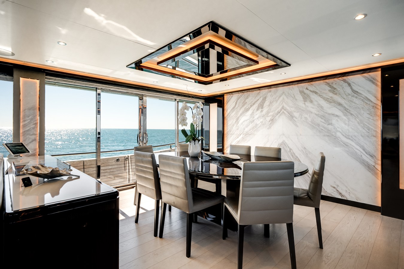 2022 Ocean Alexander 37L 26