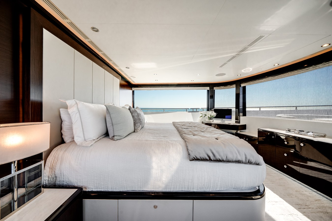 2022 Ocean Alexander 37L 42