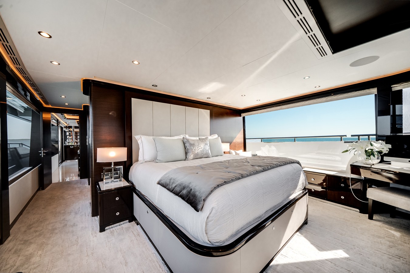 2022 Ocean Alexander 37L 46