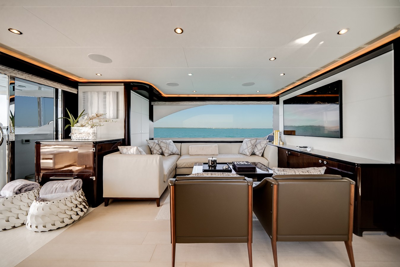 2022 Ocean Alexander 37L 82