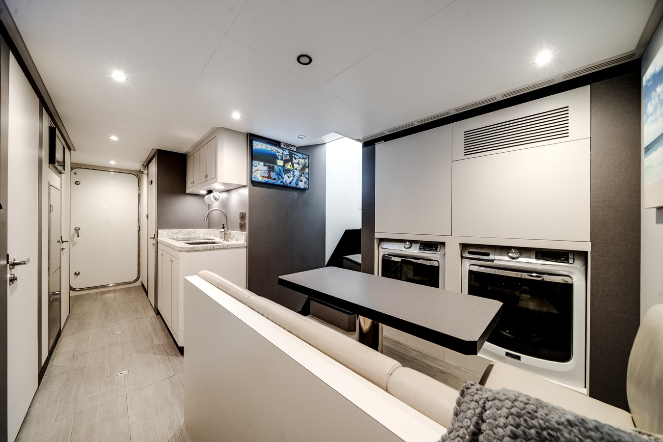 2022 Ocean Alexander 37L 106