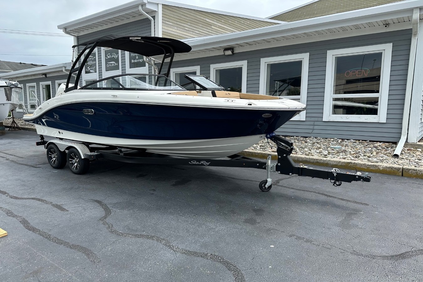 2027 Sea Ray SPX 210 Outboard 2
