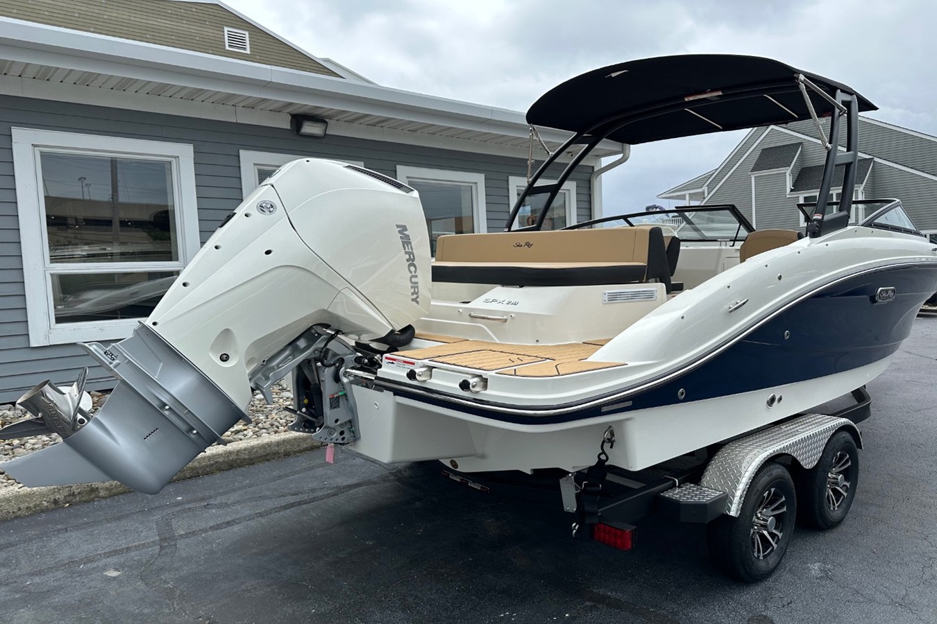2027 Sea Ray SPX 210 Outboard 3