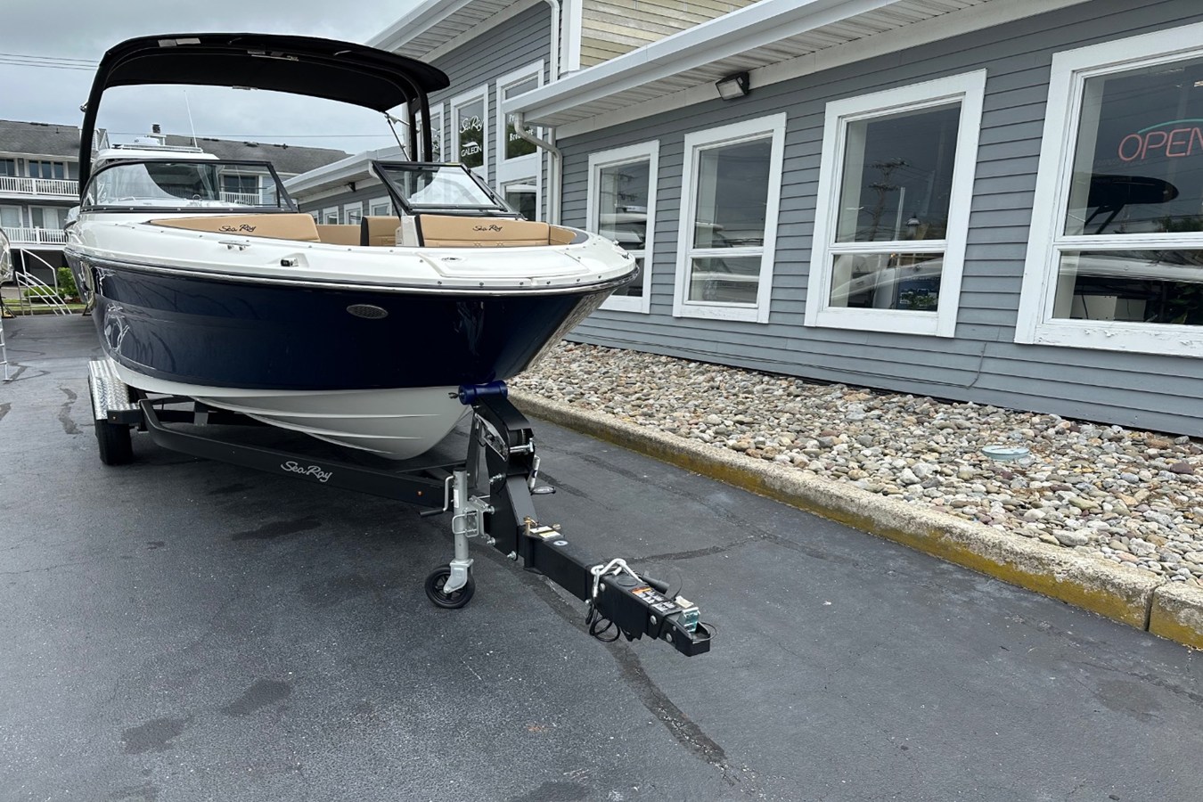 2027 Sea Ray SPX 210 Outboard 4