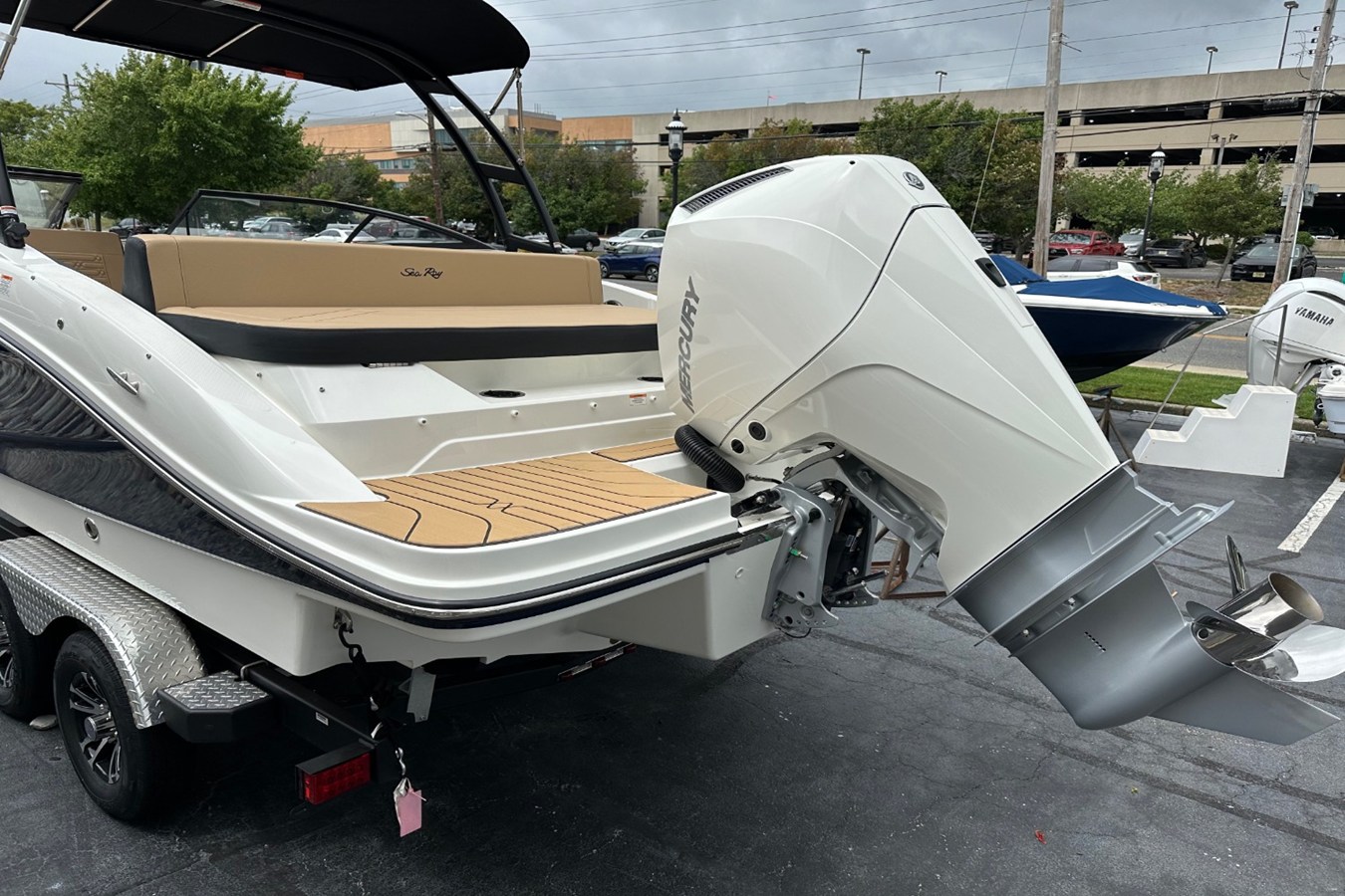 2027 Sea Ray SPX 210 Outboard 7