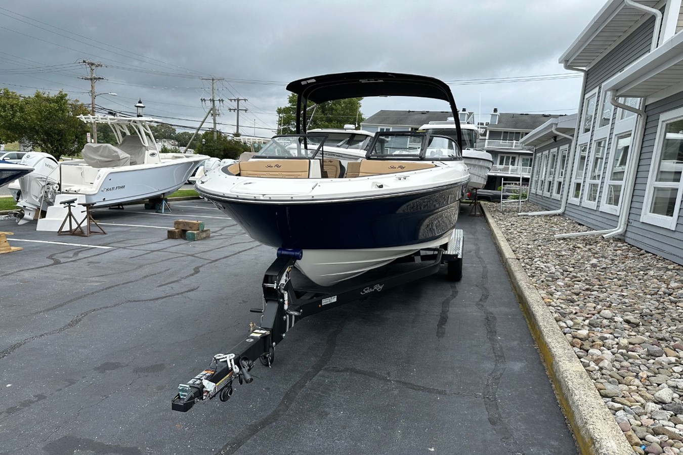 2027 Sea Ray SPX 210 Outboard 10
