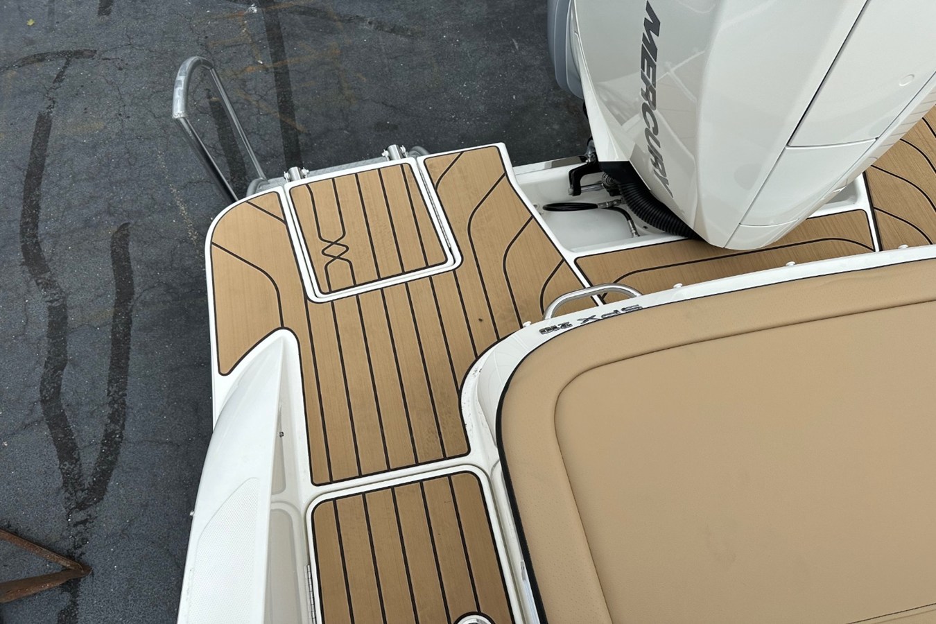 2027 Sea Ray SPX 210 Outboard 15