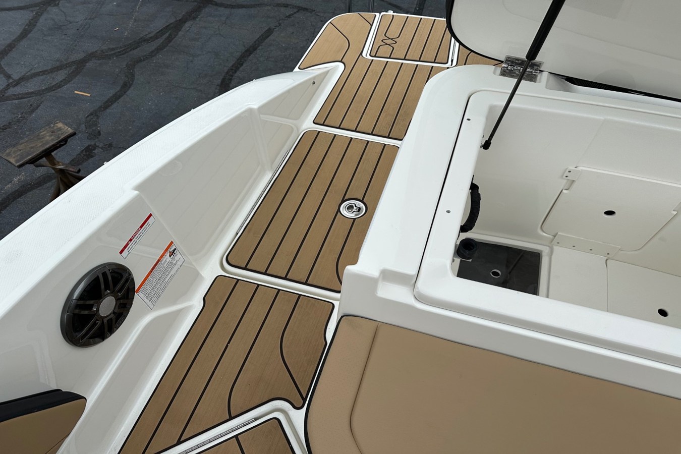 2027 Sea Ray SPX 210 Outboard 18