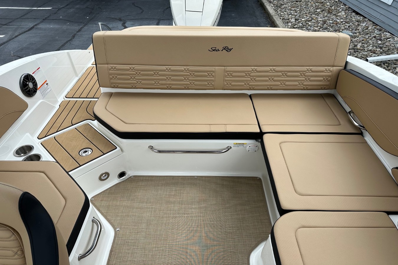 2027 Sea Ray SPX 210 Outboard 24