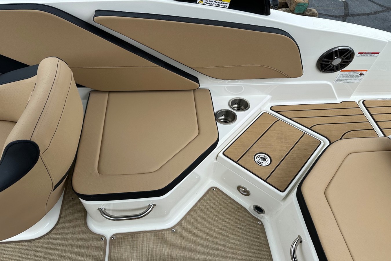 2027 Sea Ray SPX 210 Outboard 26
