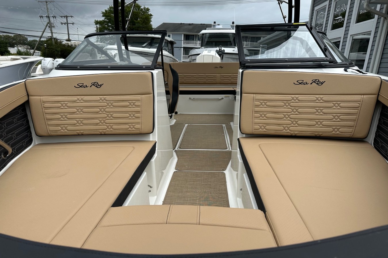 2027 Sea Ray SPX 210 Outboard 34
