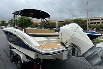 Sea Ray SPX 210 Outboard 8 2027 Sea Ray SPX 210 Outboard 9