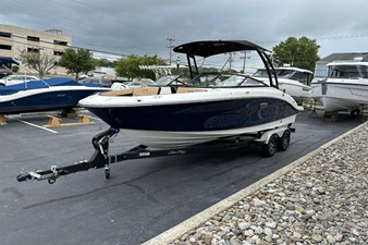 Sea Ray SPX 210 Outboard 10 2027 Sea Ray SPX 210 Outboard 11