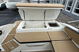 Sea Ray SPX 210 Outboard 19 2027 Sea Ray SPX 210 Outboard 20