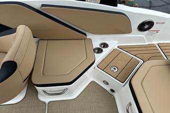 Sea Ray SPX 210 Outboard 25 2027 Sea Ray SPX 210 Outboard 26