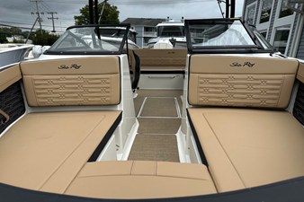 Sea Ray SPX 210 Outboard 33 2027 Sea Ray SPX 210 Outboard 34