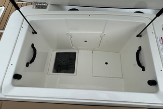 Sea Ray SPX 210 Outboard 44 2027 Sea Ray SPX 210 Outboard 45