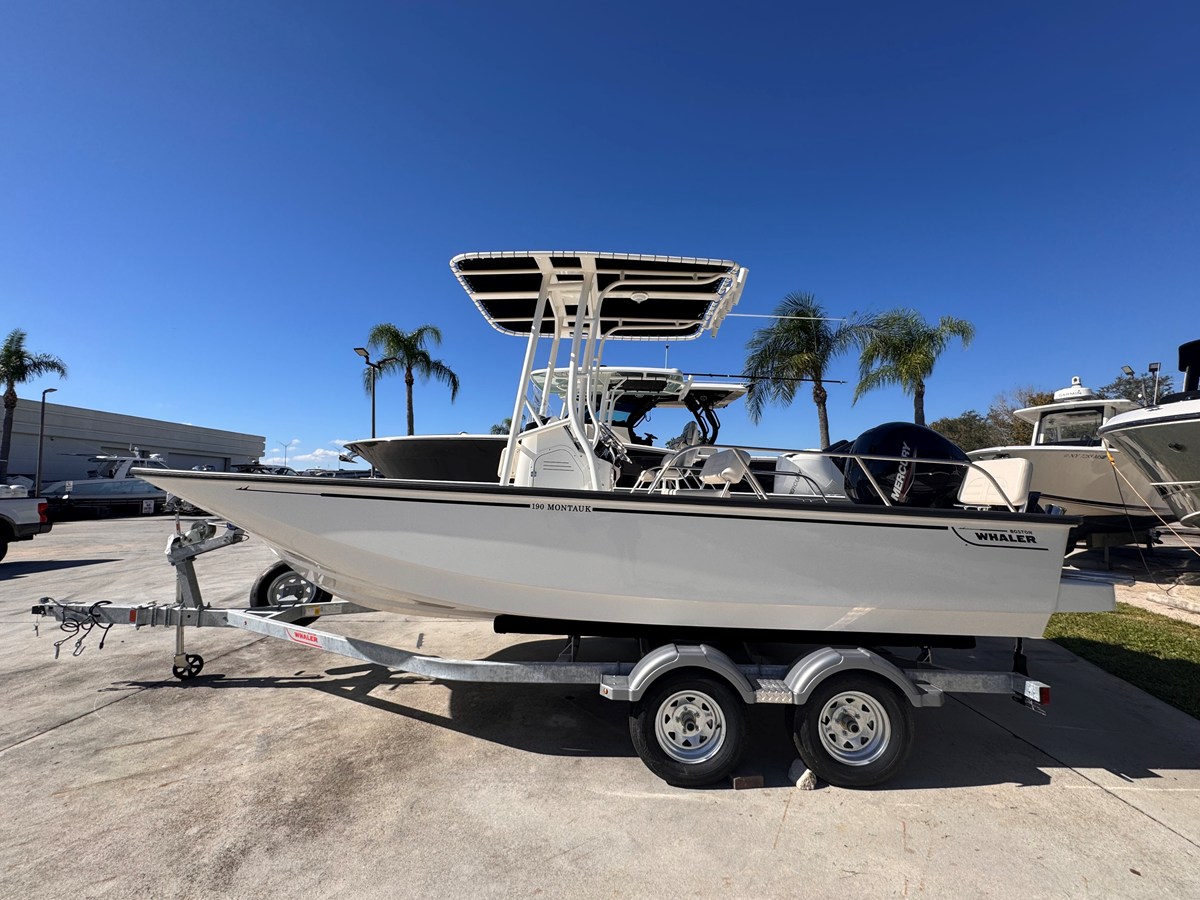 2026 Boston Whaler 190 Montauk 2
