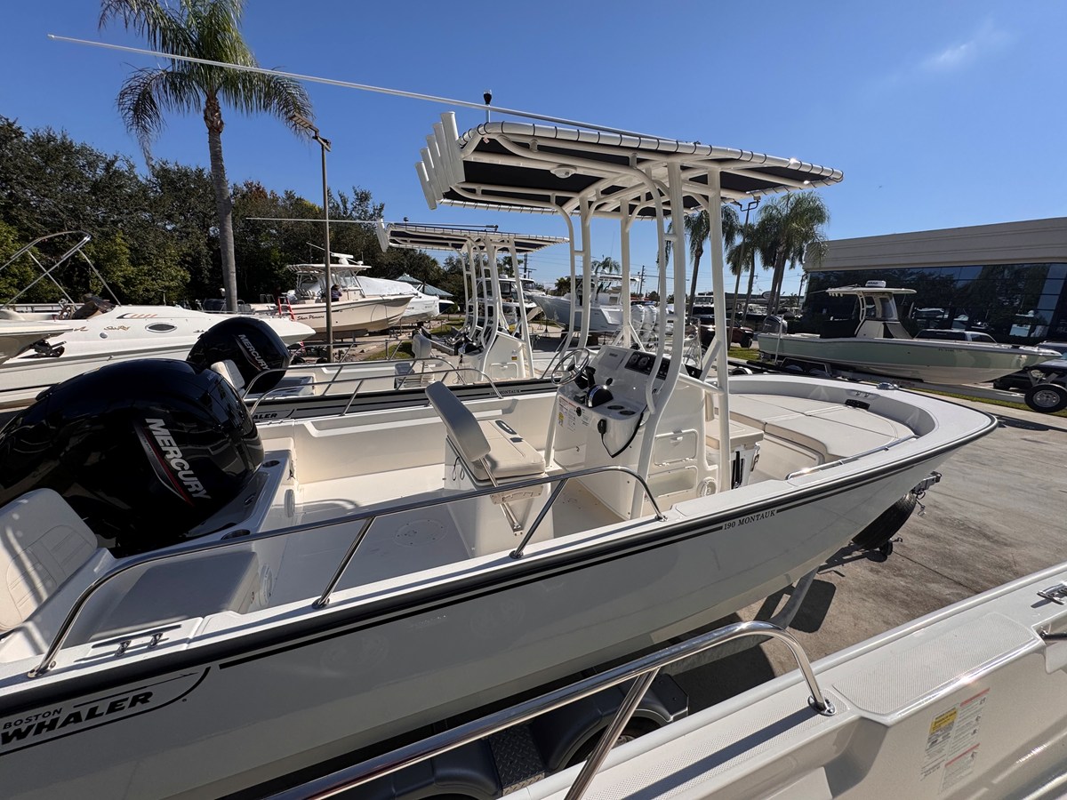 2026 Boston Whaler 190 Montauk 3