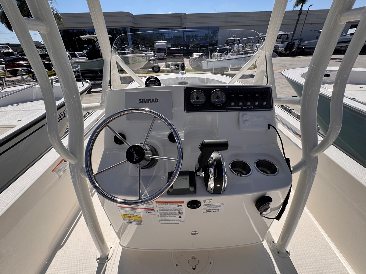 2026 Boston Whaler 190 Montauk 12