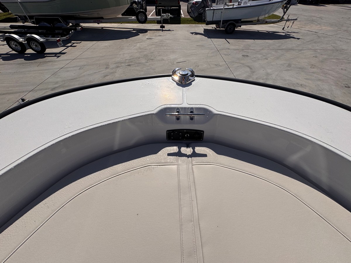 2026 Boston Whaler 190 Montauk 15
