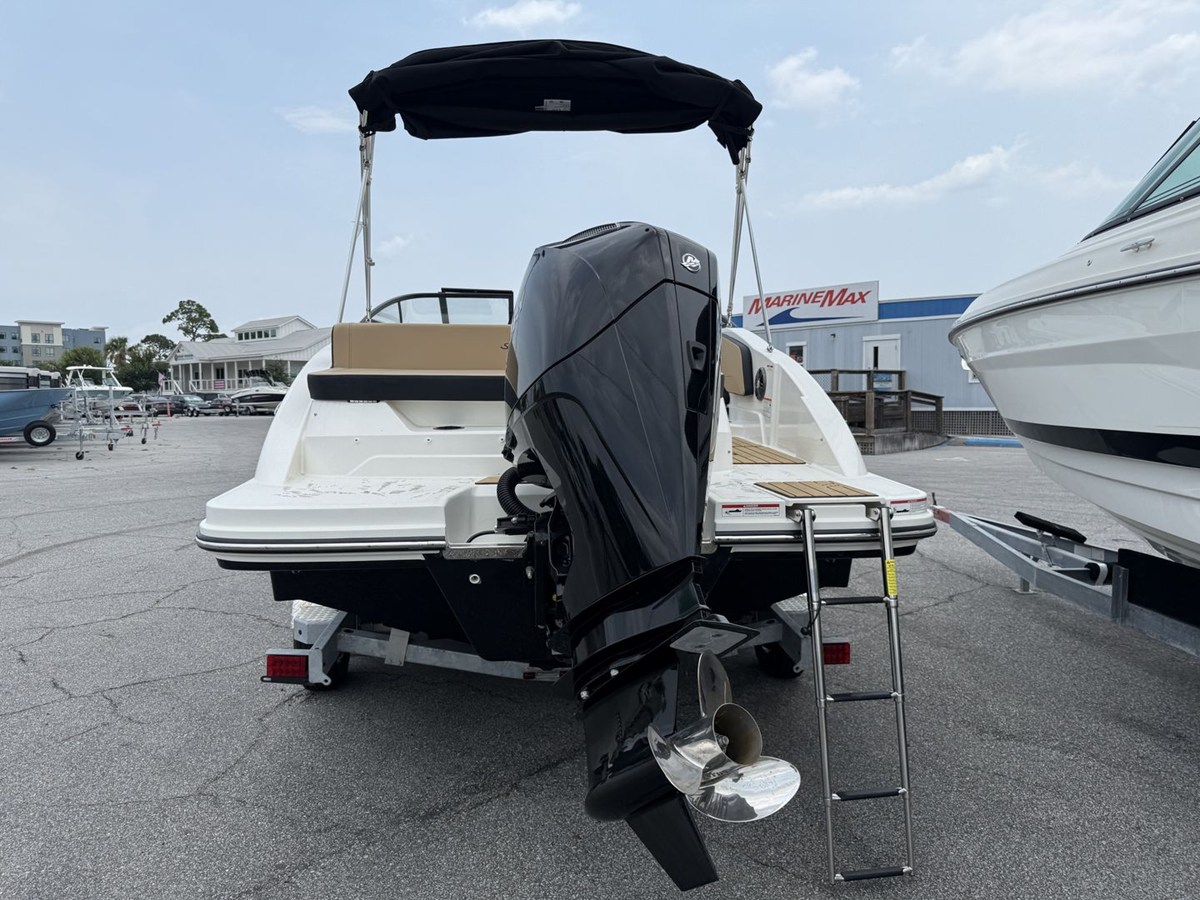 2026 Sea Ray SPX 210 Outboard 8