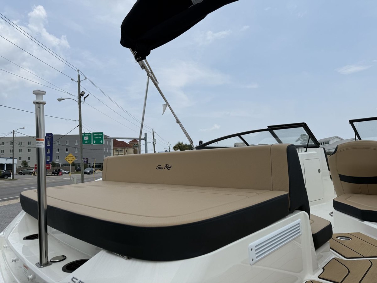 2026 Sea Ray SPX 210 Outboard 10