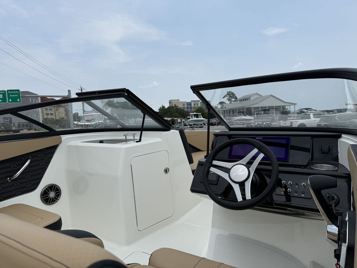 2026 Sea Ray SPX 210 Outboard 13