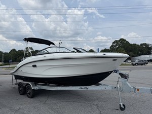 Sea Ray SPX 210 Outboard 0 2026 Sea Ray SPX 210 Outboard 1