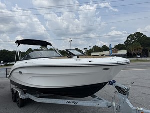 Sea Ray SPX 210 Outboard 1 2026 Sea Ray SPX 210 Outboard 2