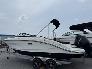 Sea Ray SPX 210 Outboard 4 2026 Sea Ray SPX 210 Outboard 5