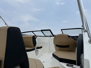 Sea Ray SPX 210 Outboard 10 2026 Sea Ray SPX 210 Outboard 11