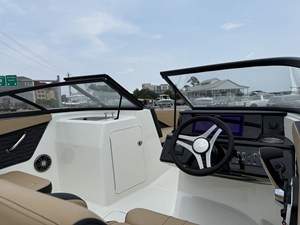 Sea Ray SPX 210 Outboard 12 2026 Sea Ray SPX 210 Outboard 13