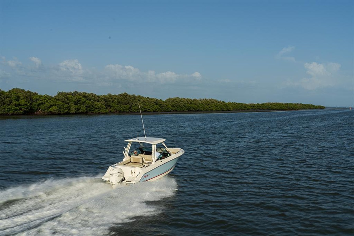 2027 Boston Whaler 240 Vantage 24