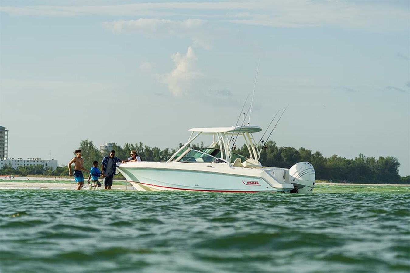 2027 Boston Whaler 240 Vantage 48